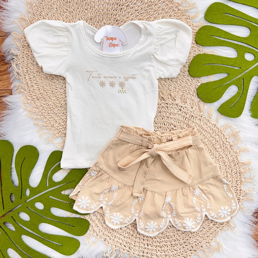 Conj. Blusa "Tanto Amore e Affetto" e Short Saia Raminhos com Flores - Areia